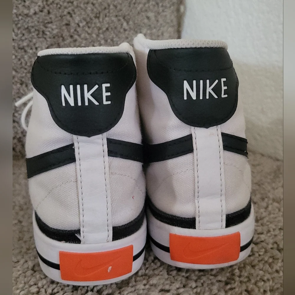 Nike Mens  Court Legacy Canvas Mid white and black sneakers. Size 8